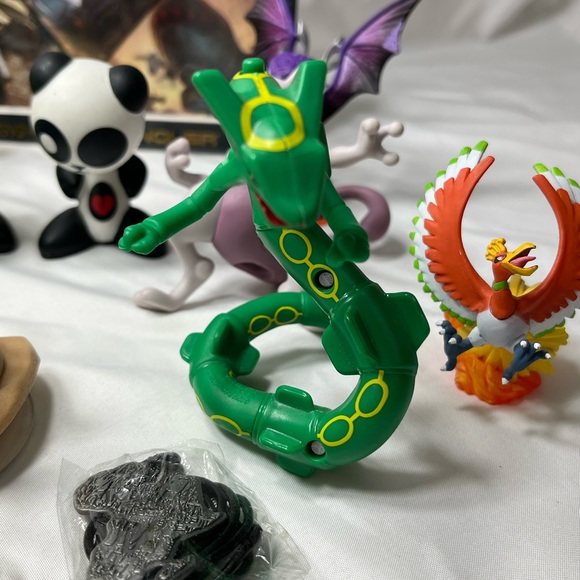 Assorted Video Game Collectible Action Figures and Accesories - Picture 8 of 14